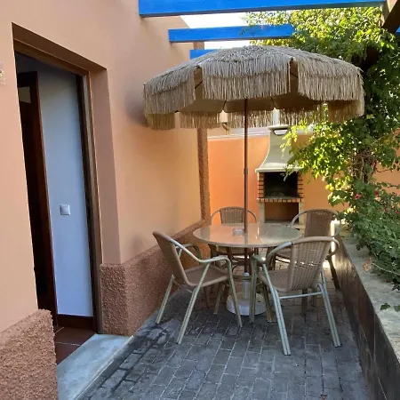 Con Doble Entrada Y Piscina Compartida Apartment