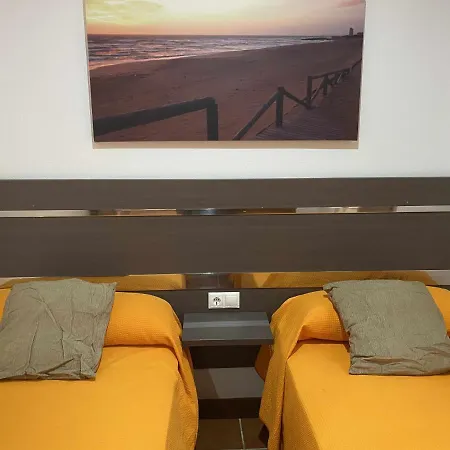 Con Doble Entrada Y Piscina Compartida Apartment *