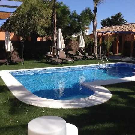 Con Doble Entrada Y Piscina Compartida Apartment *