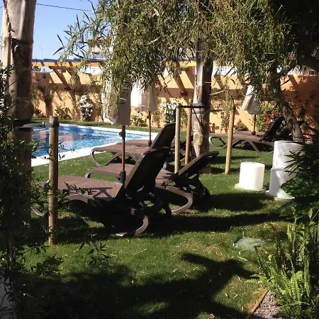Con Doble Entrada Y Piscina Compartida Cadiz