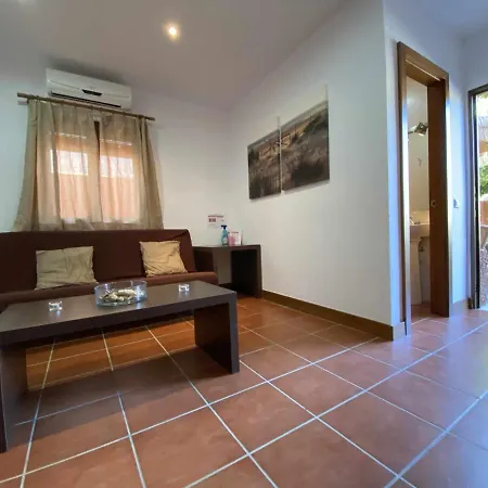 4 Ragel Costa Apartment *