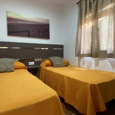Con Doble Entrada Y Piscina Compartida Apartment